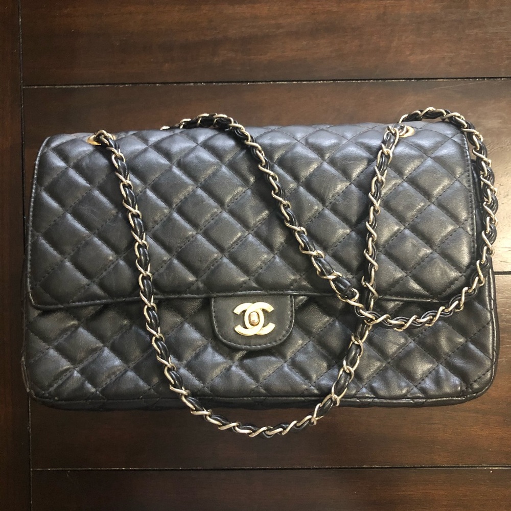 Black quilted shoulder bag